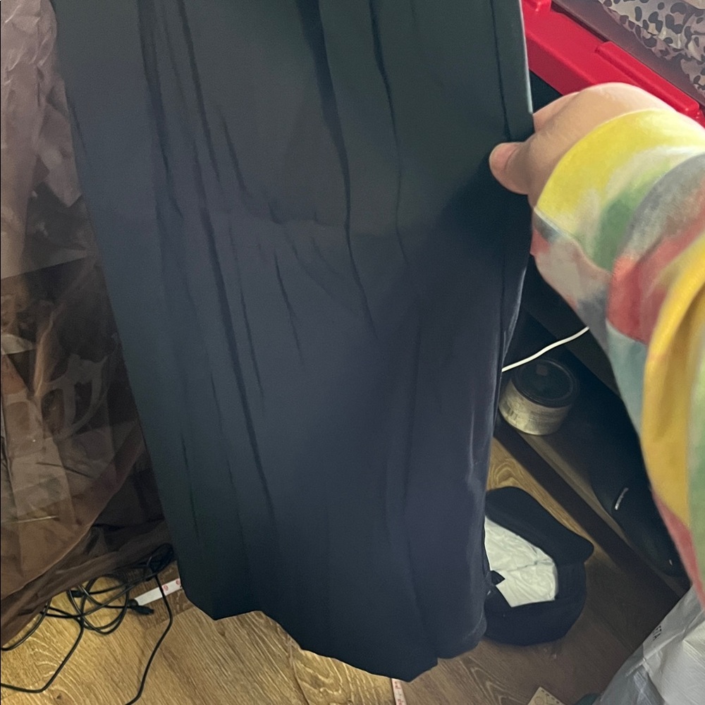 Women's Black Wide-Leg Pleated Trousers - Picture 5 of 16